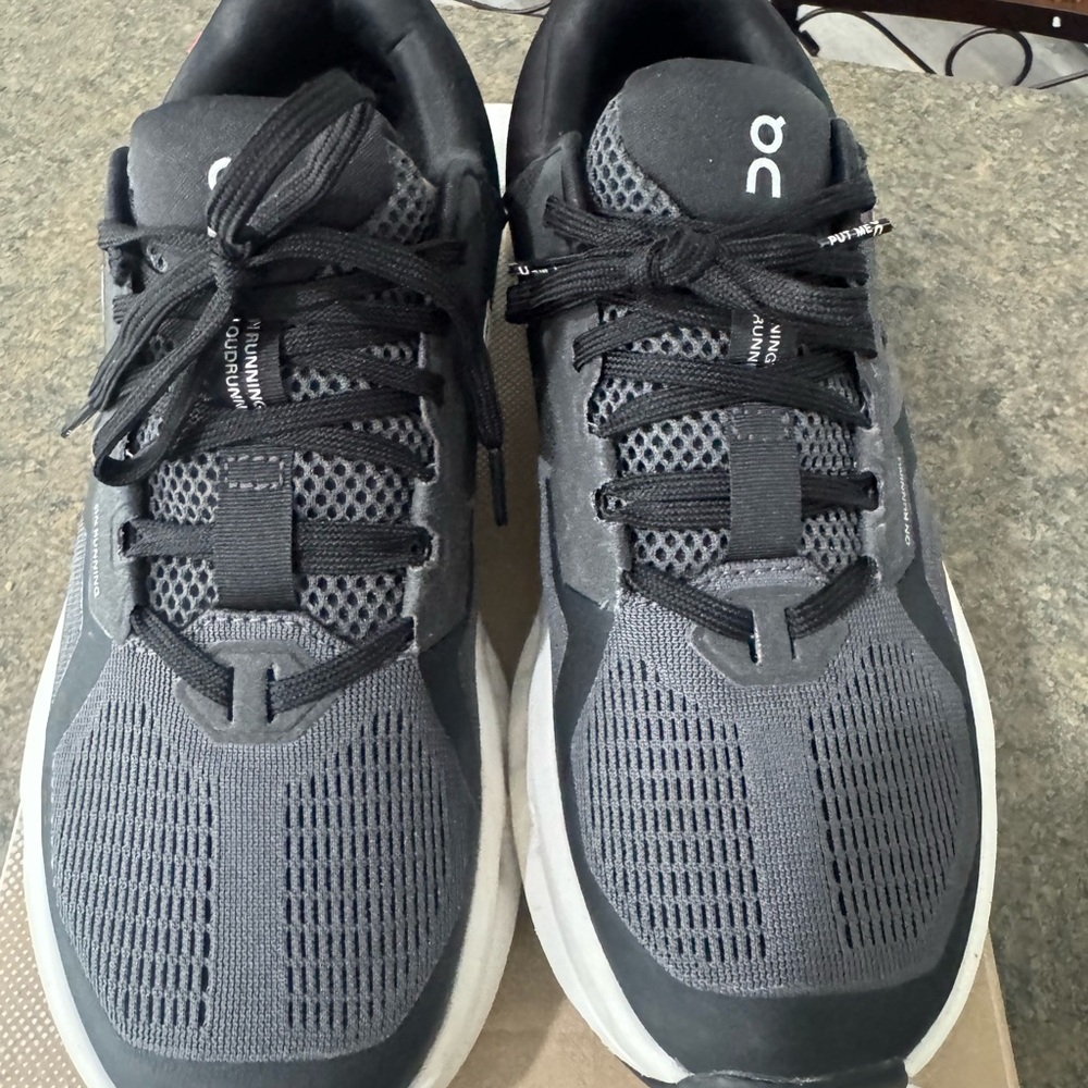 On cloud runner 2 - image 2